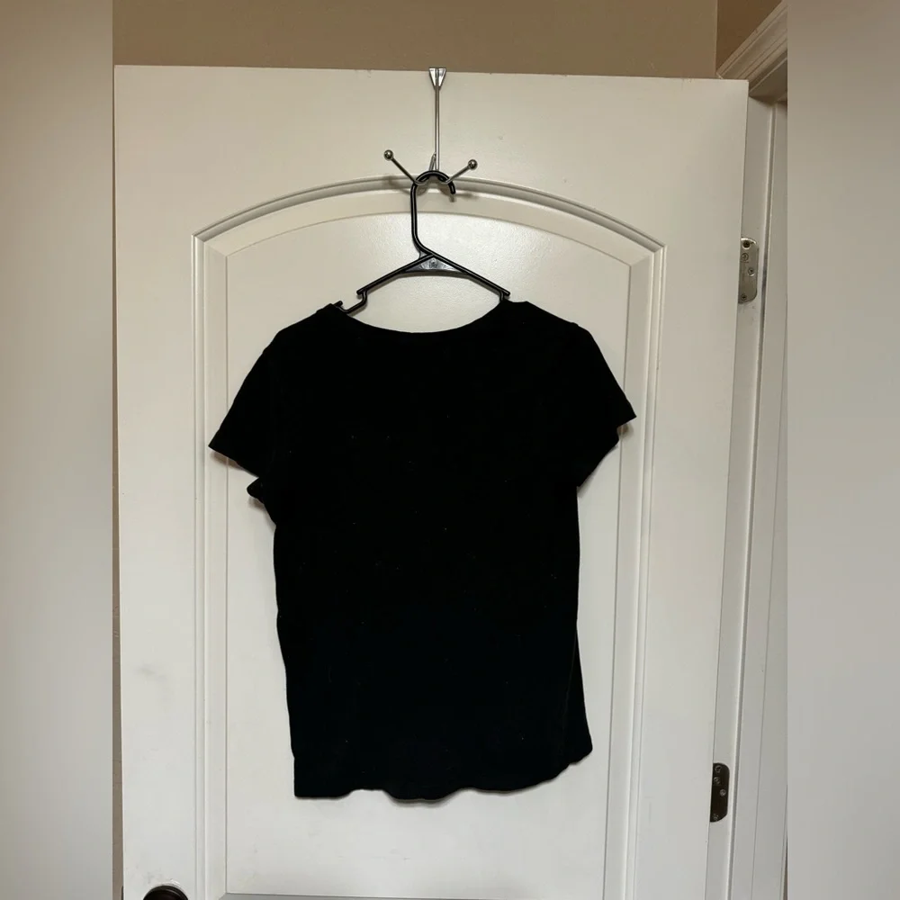 Universal Thread T-Shirt - Picture 2 of 3